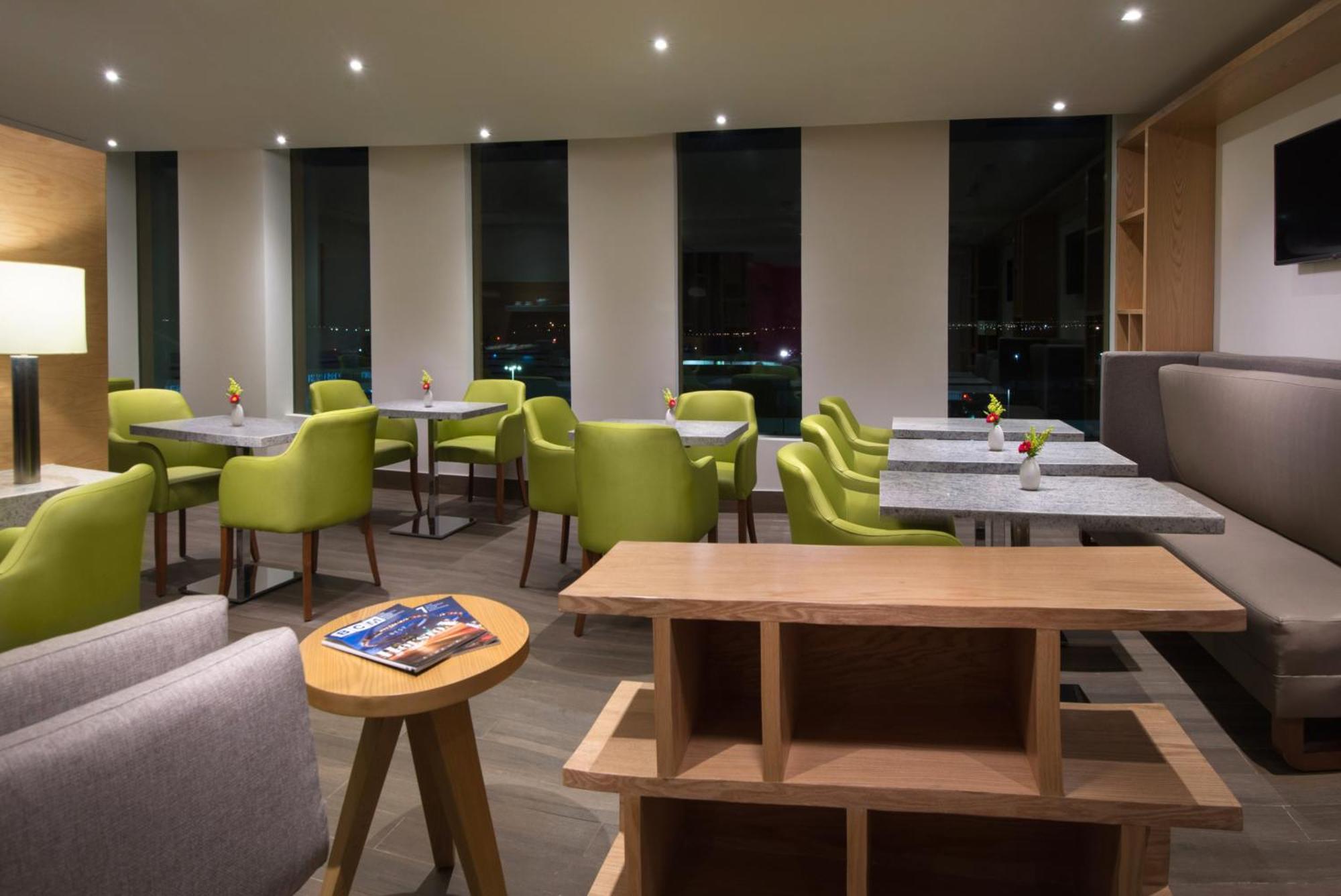 Hilton Garden Inn Monterrey Airport Вилья-Хуарес Экстерьер фото